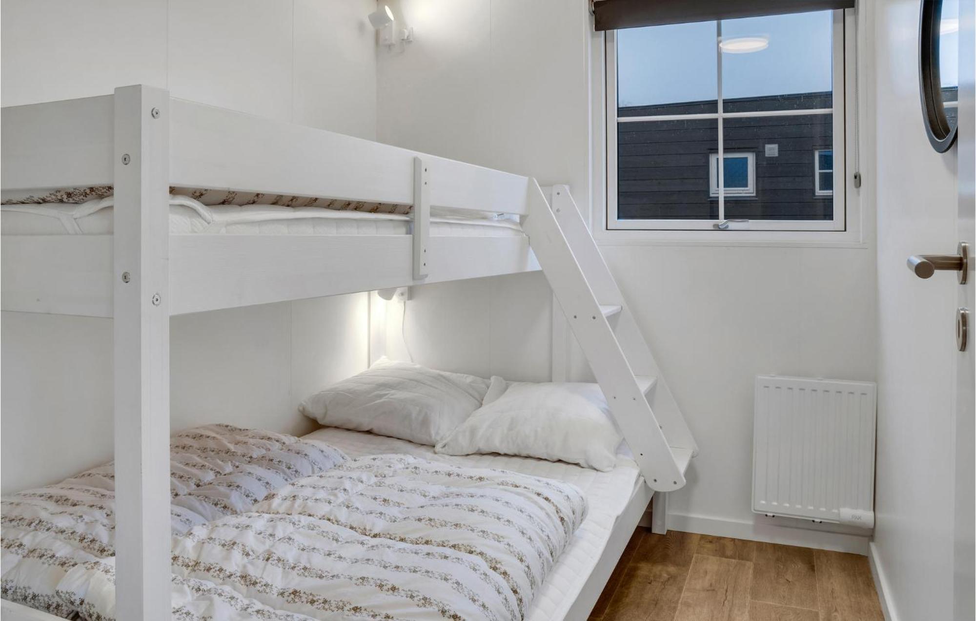 2 Bedroom Nice Apartment In Vaeggerlose Bøtø By 외부 사진