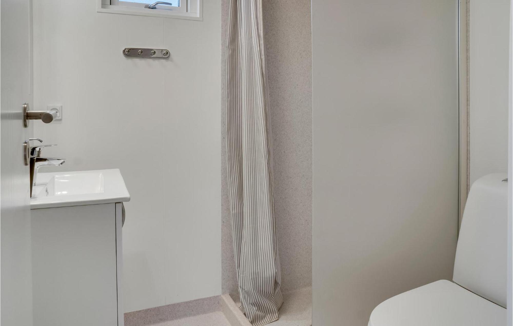 2 Bedroom Nice Apartment In Vaeggerlose Bøtø By 외부 사진
