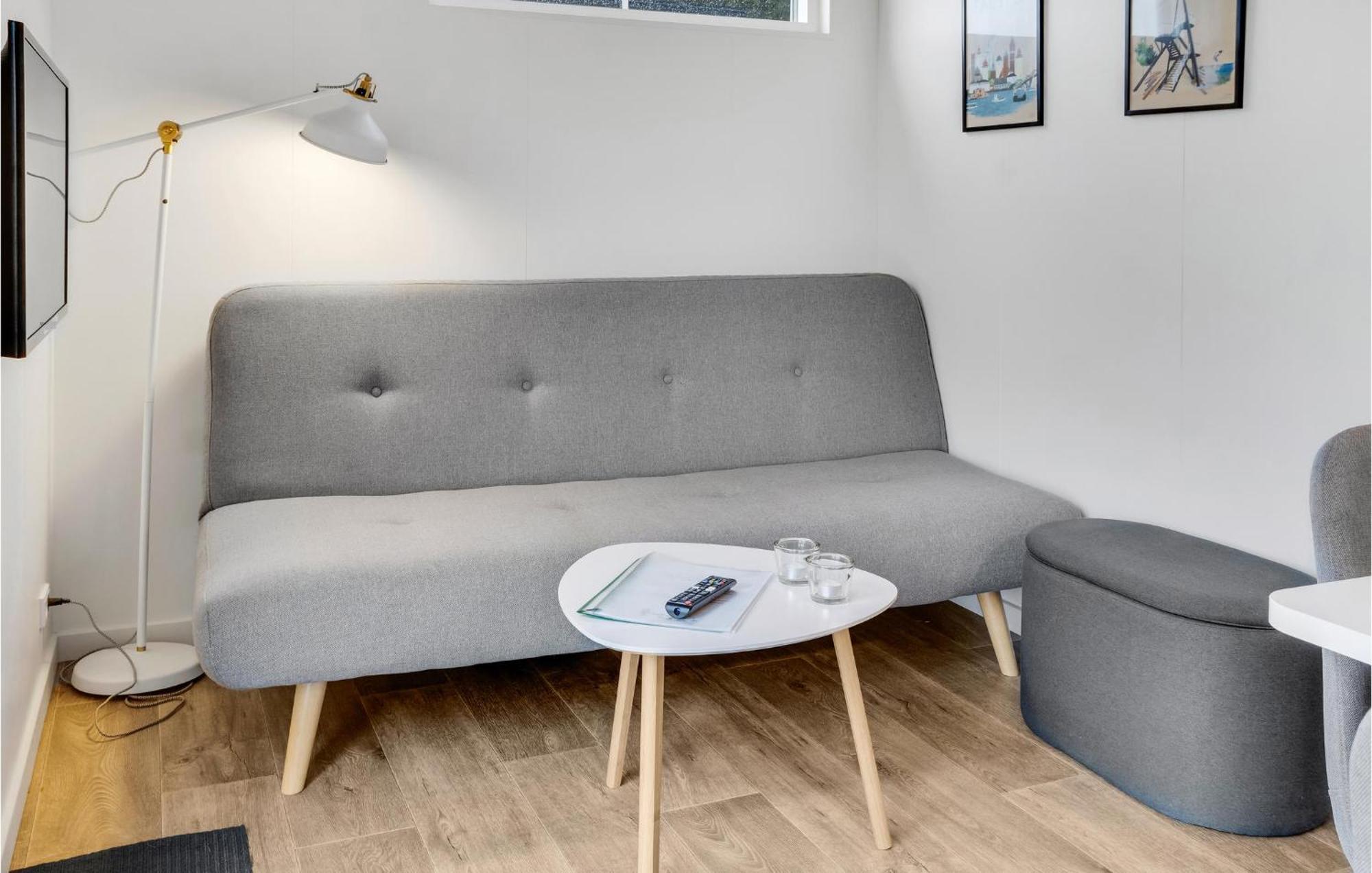 2 Bedroom Nice Apartment In Vaeggerlose Bøtø By 외부 사진