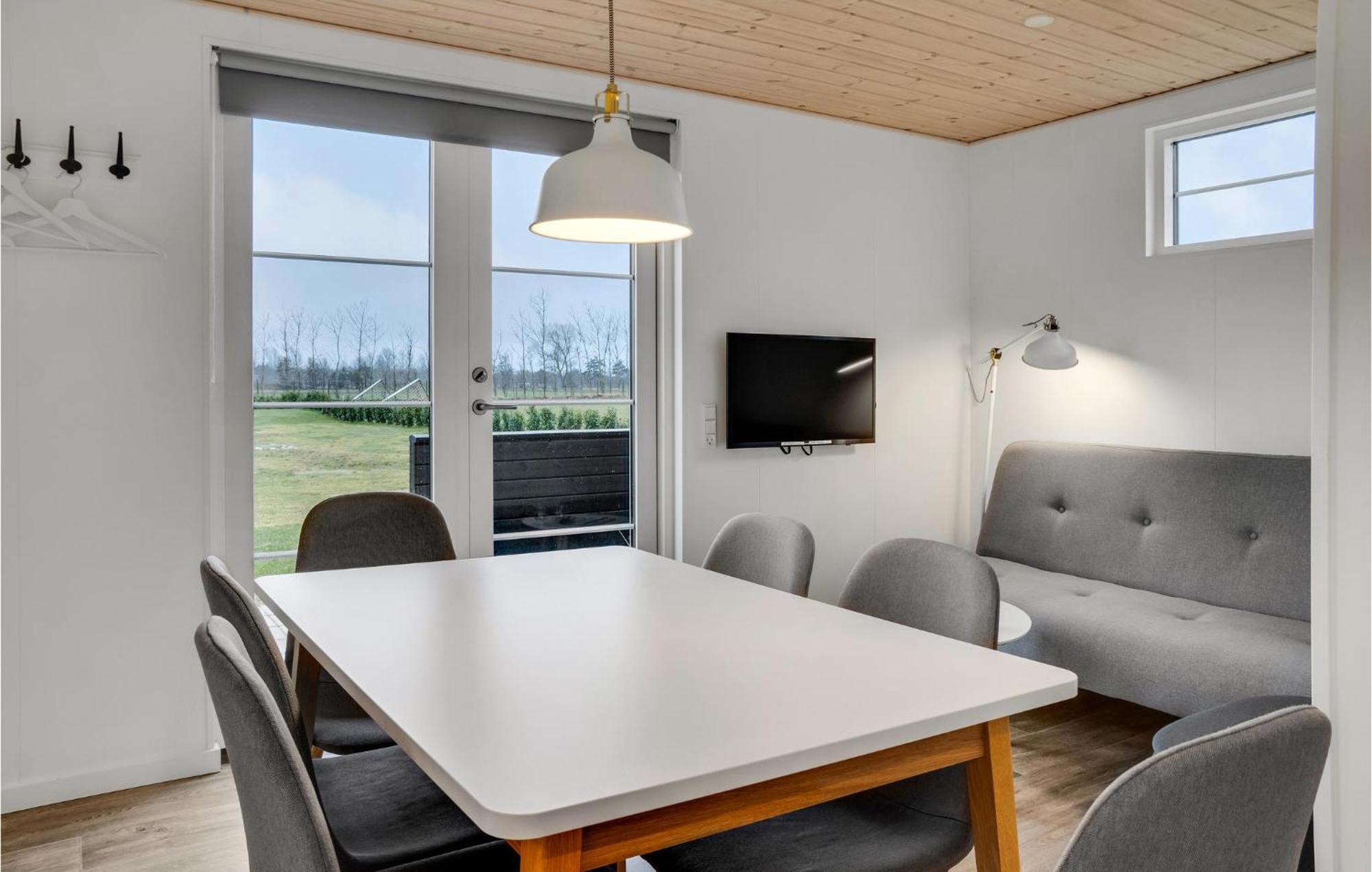 2 Bedroom Nice Apartment In Vaeggerlose Bøtø By 외부 사진