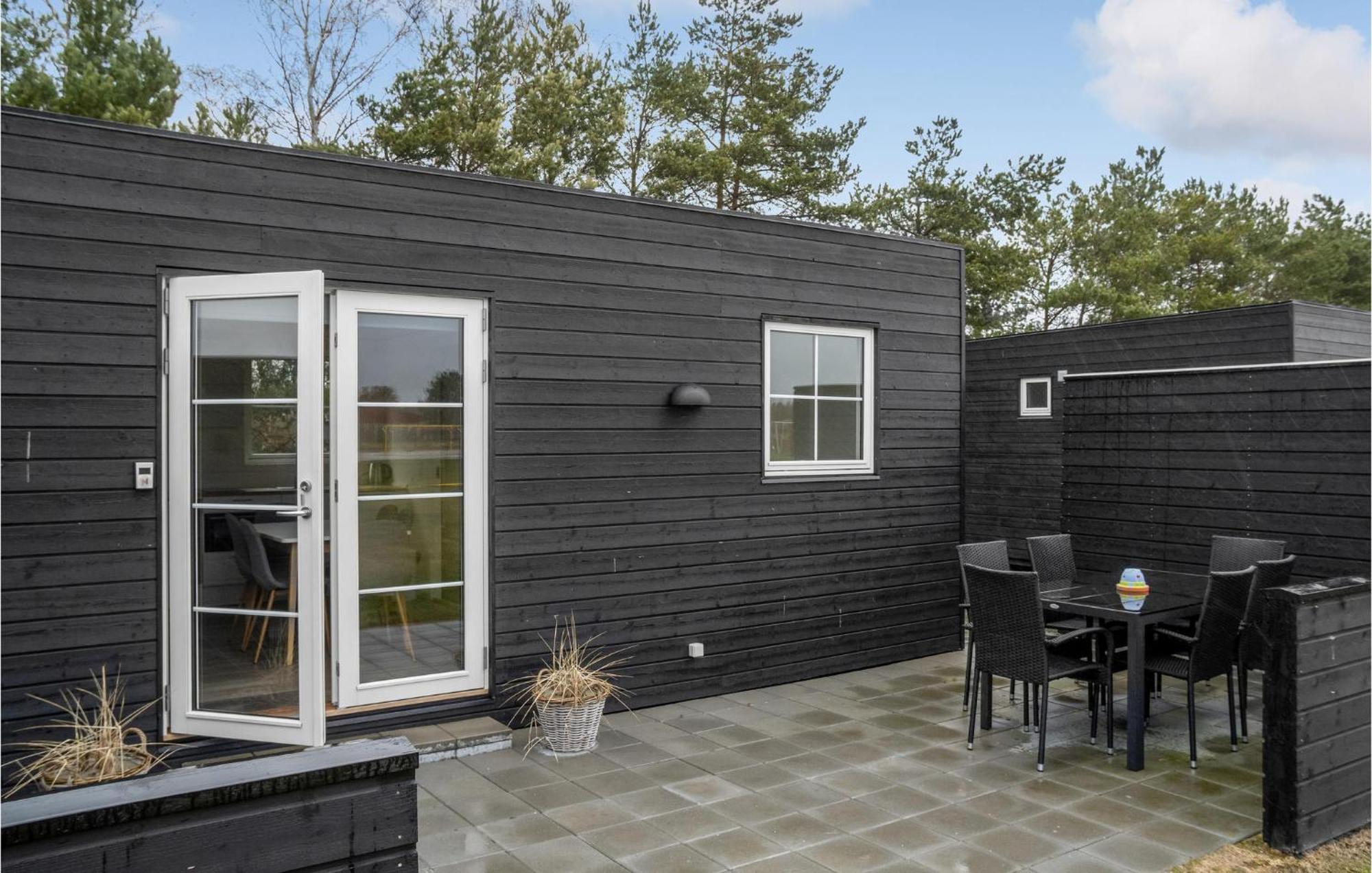 2 Bedroom Nice Apartment In Vaeggerlose Bøtø By 외부 사진